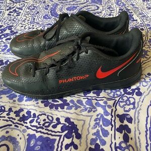 Nike Jr Phantom Indoor Soccer Shoes, Youth 5.5